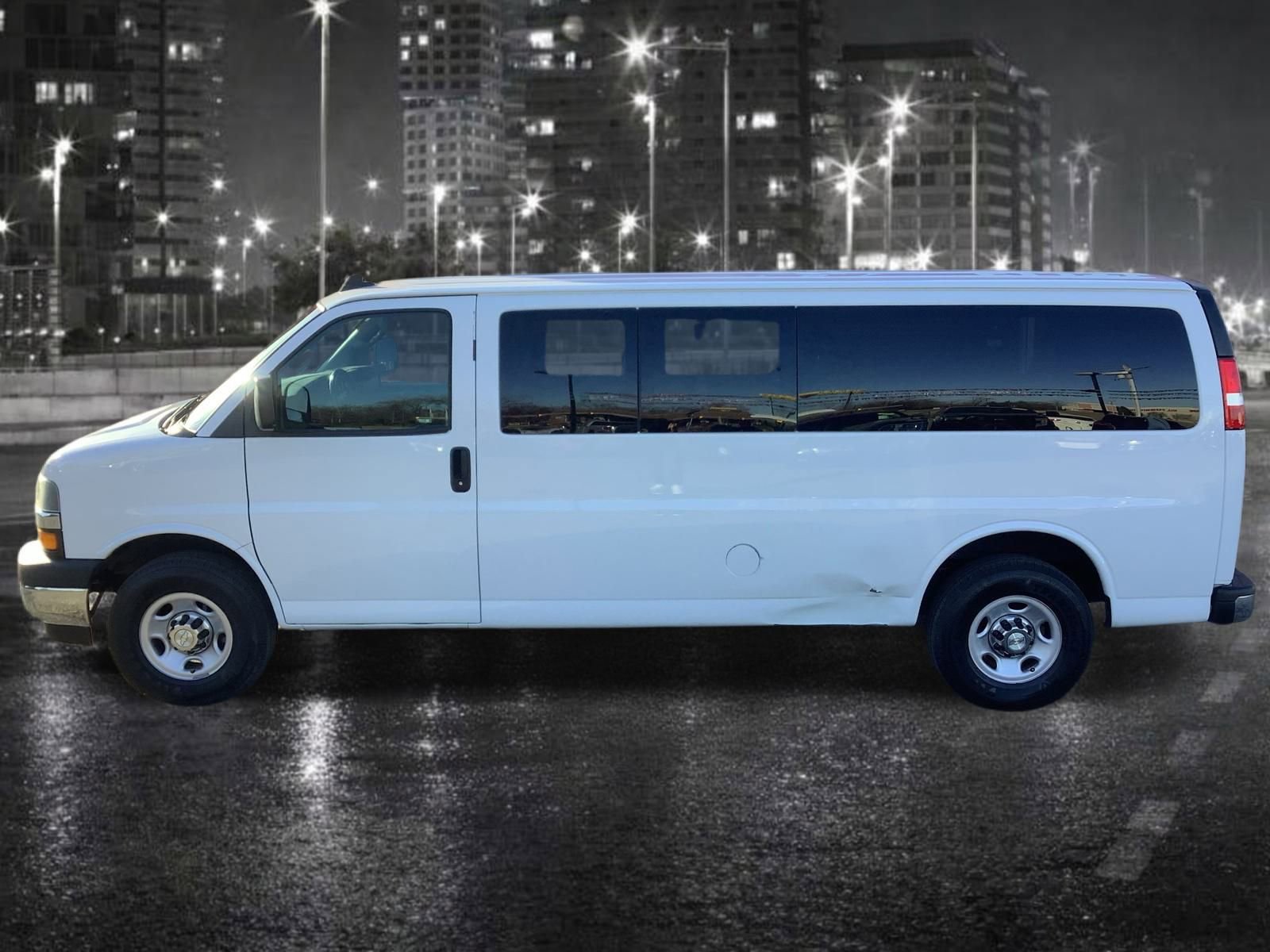 Used 2021 Chevrolet Express 3500 LT w/ LT Preferred Equipment Group image 5