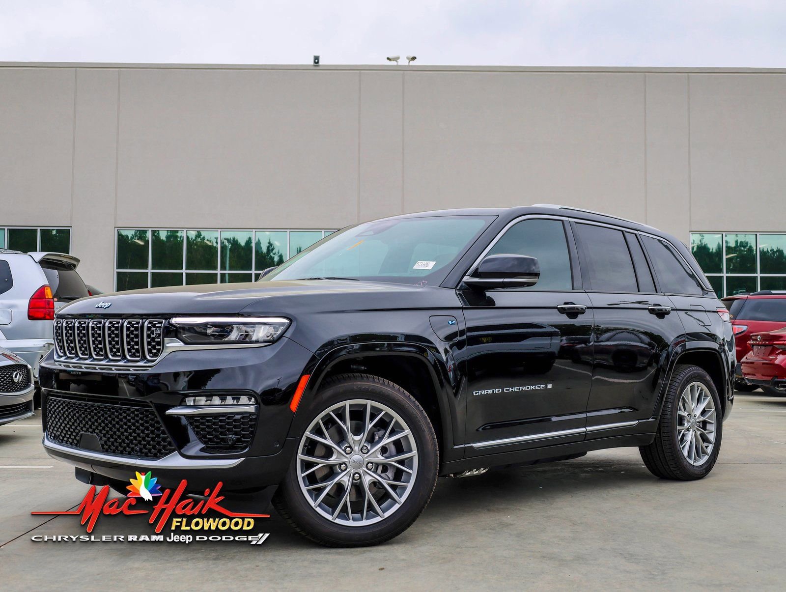 Used 2024 Jeep Grand Cherokee Summit w/ Advanced Protech Group IV image 1