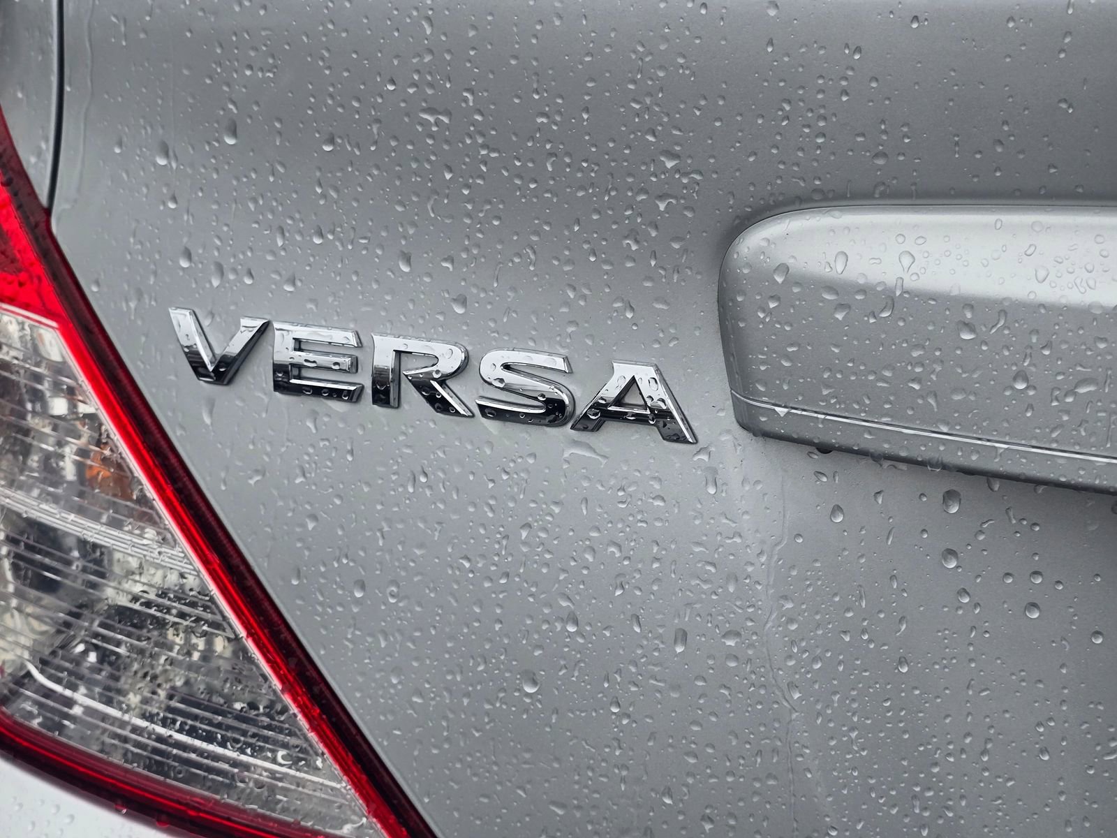 Used 2015 Nissan Versa SV image 32