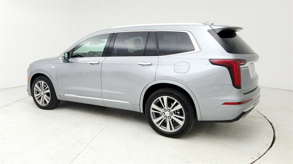 Used 2025 Cadillac XT6 Premium Luxury image 4