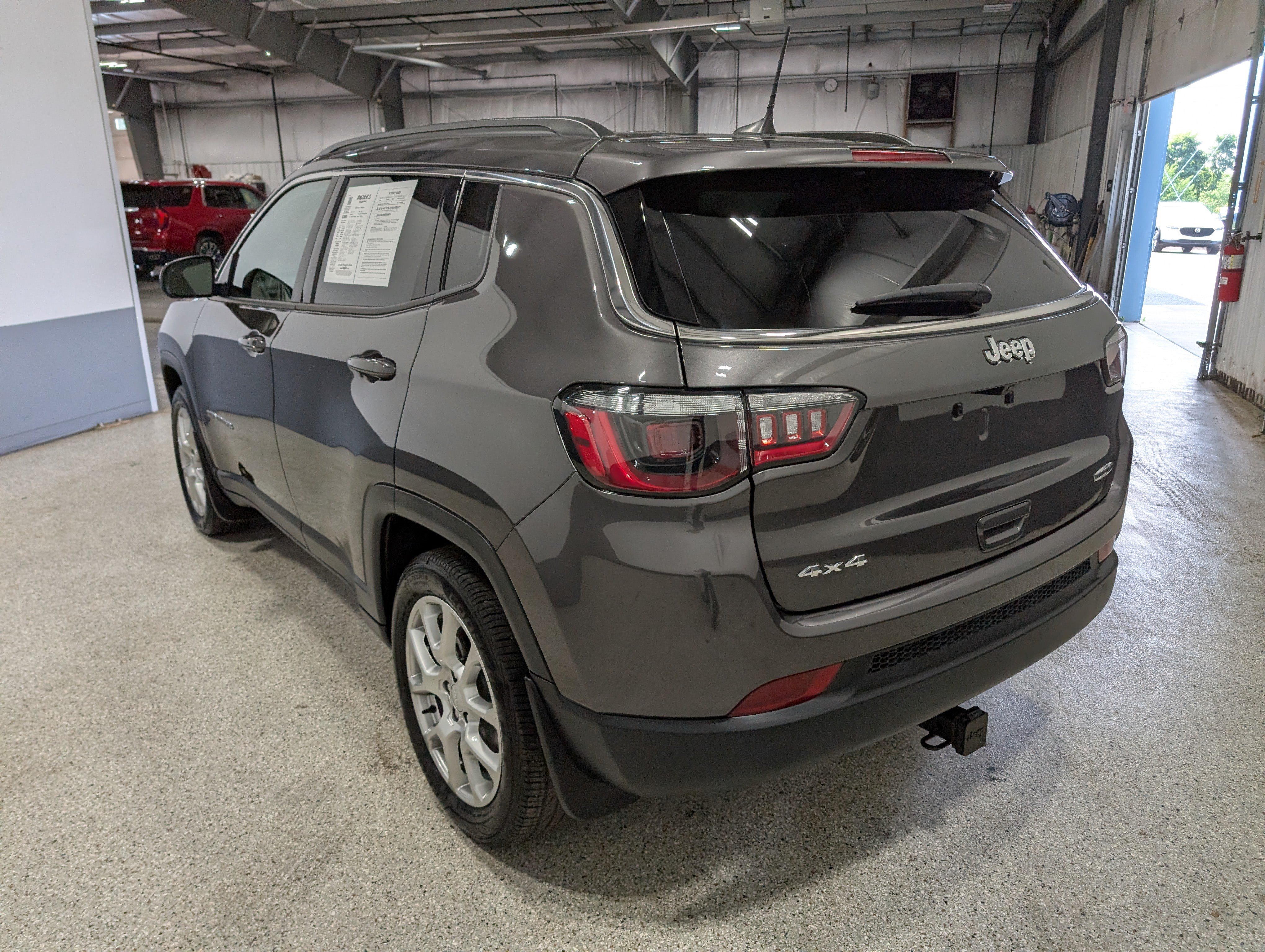 Used 2024 Jeep Compass Latitude AWD/4WD image 5