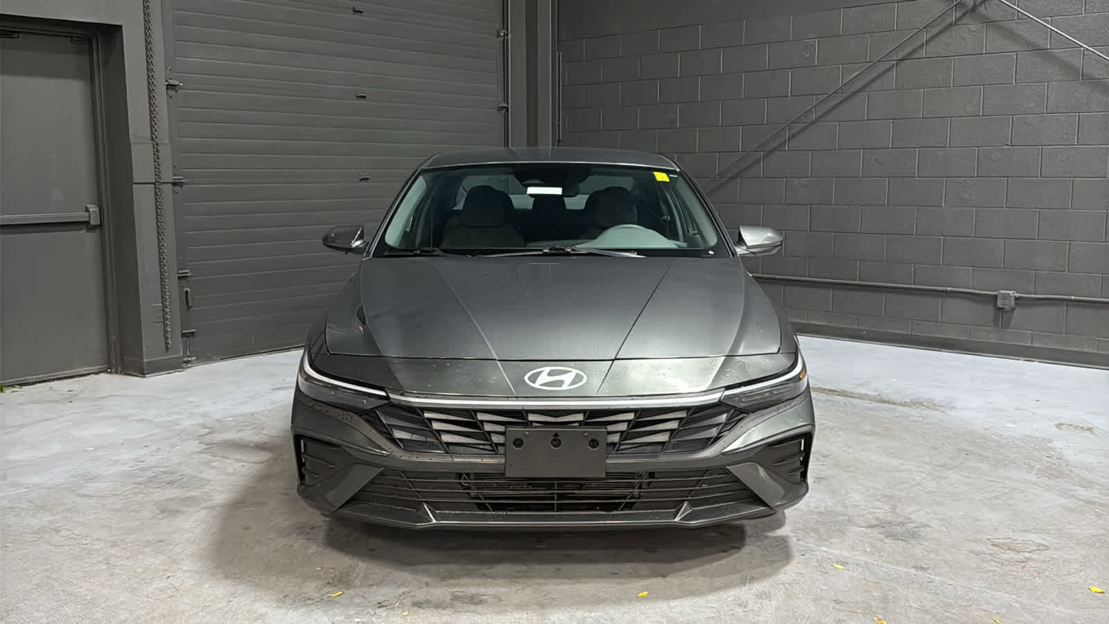 Used 2025 Hyundai Elantra Hybrid FWD image 2