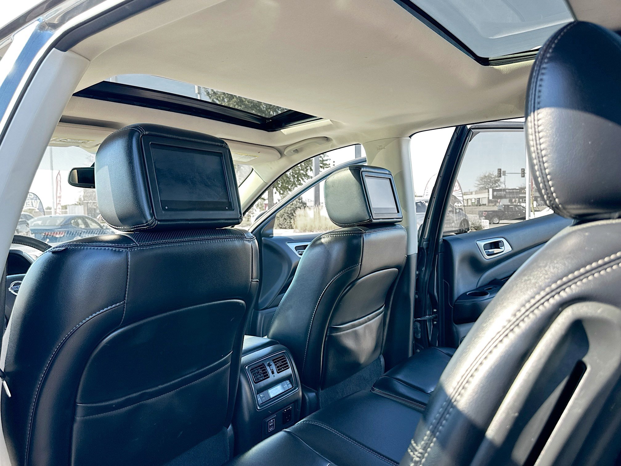 Used 2018 Nissan Pathfinder Platinum image 6