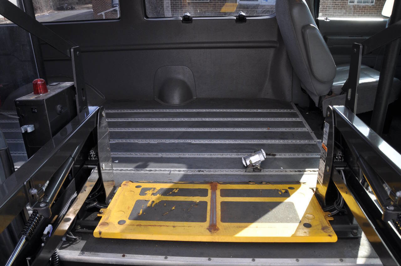 Used 2014 Ford E-350 and Econoline 350 Extended Super Duty w/ Power Group image 19