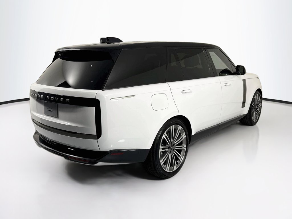 New 2027 Land Rover Range Rover Long Wheelbase SE AWD/4WD image 5