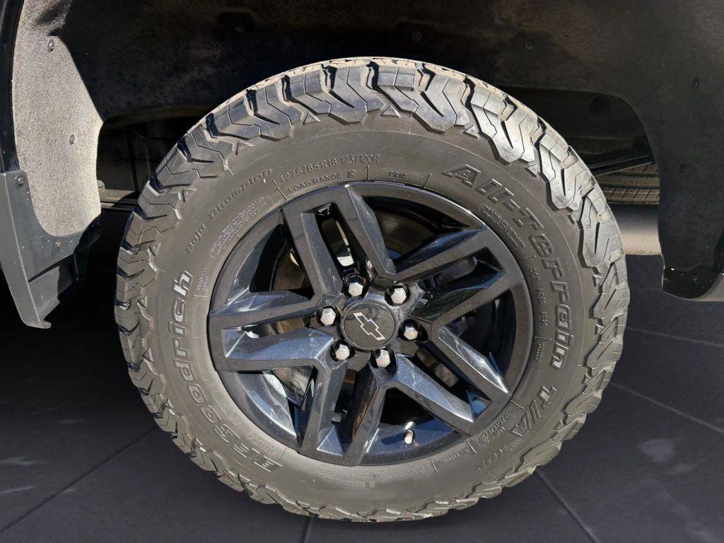 Used 2020 Chevrolet Silverado 1500 LT Trail Boss w/ Midnight Edition image 38