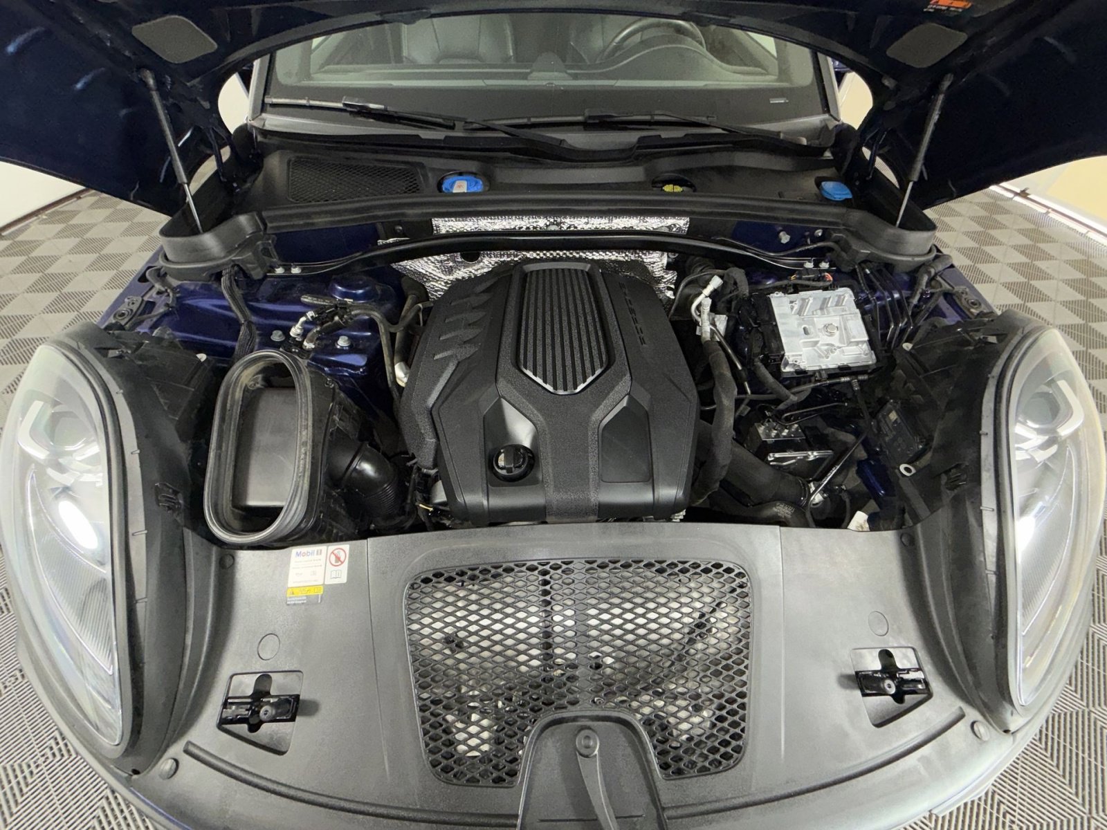 Used 2022 Porsche Macan w/ Premium Package Plus image 28