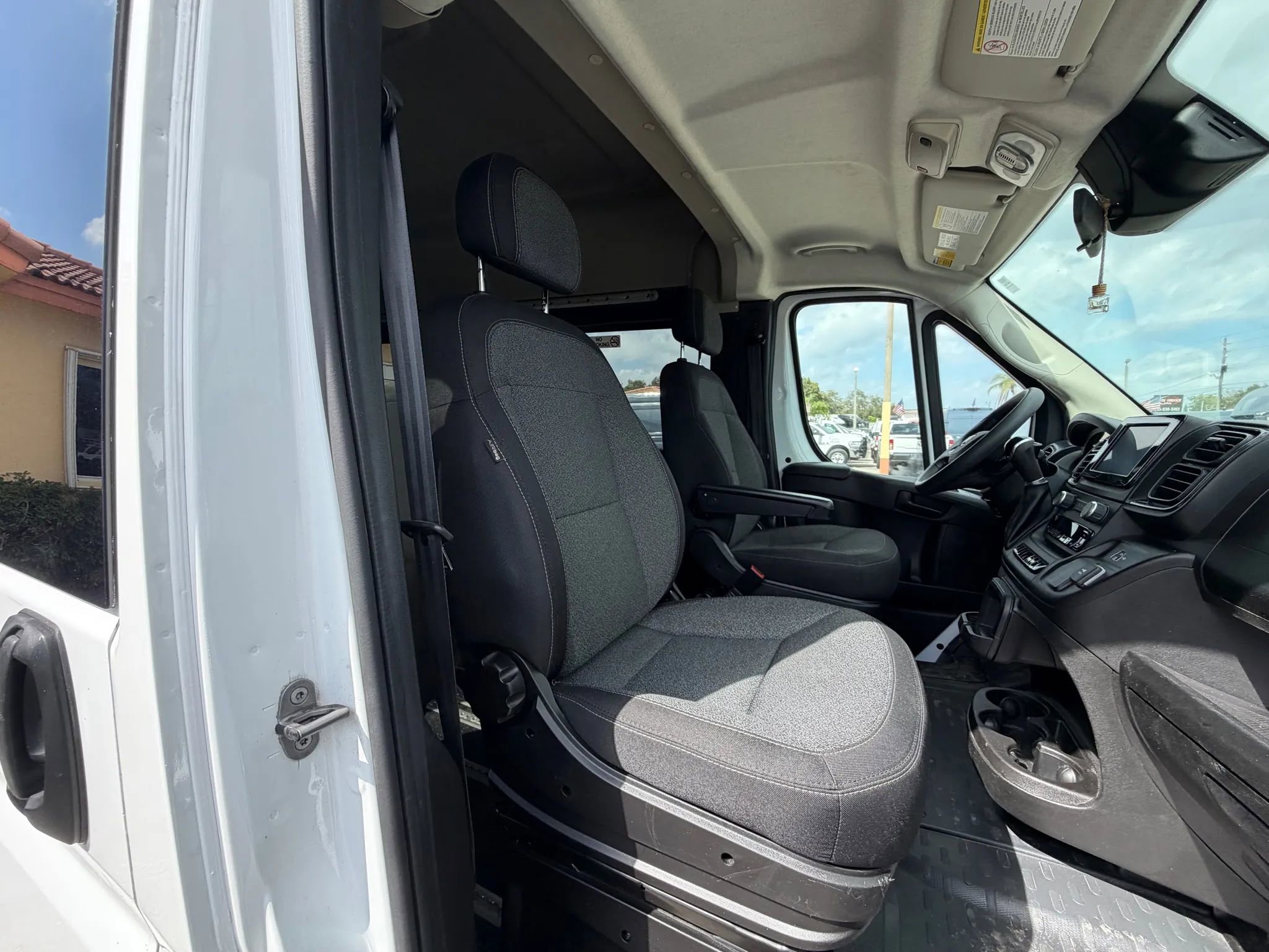 Used 2023 RAM ProMaster 2500 image 19