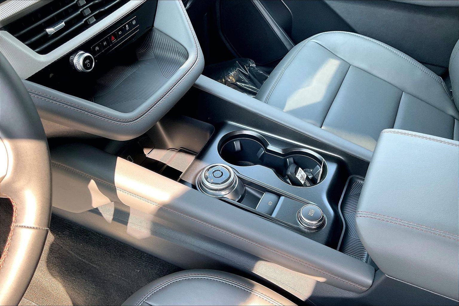 New 2026 Ford Explorer Active w/ Active Comfort Package AWD/4WD image 8