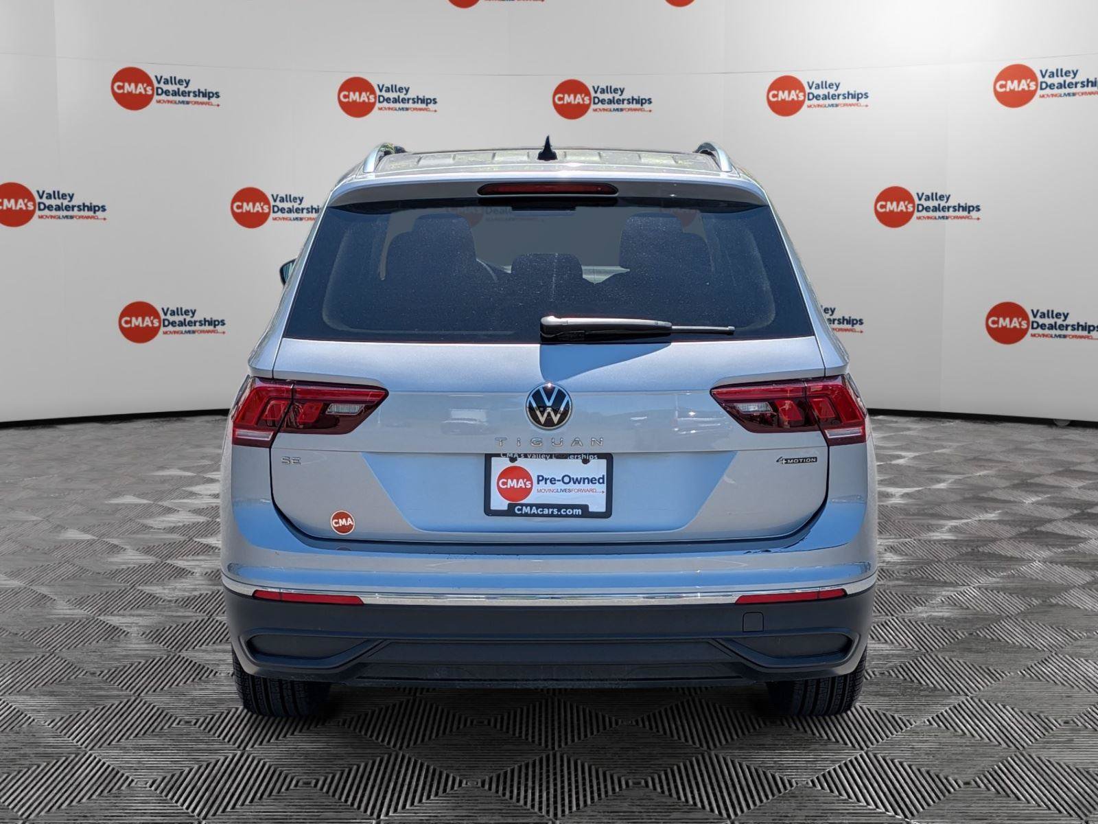 Used 2024 Volkswagen Tiguan SE w/ Panoramic Sunroof Package AWD/4WD image 6