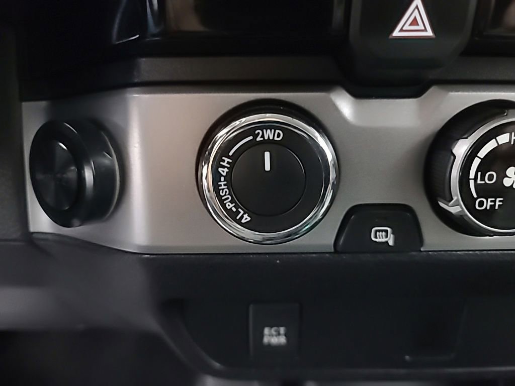 Used 2016 Toyota Tacoma SR image 31