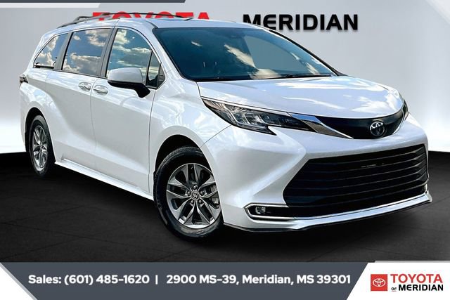 Used 2022 Toyota Sienna XLE image 1