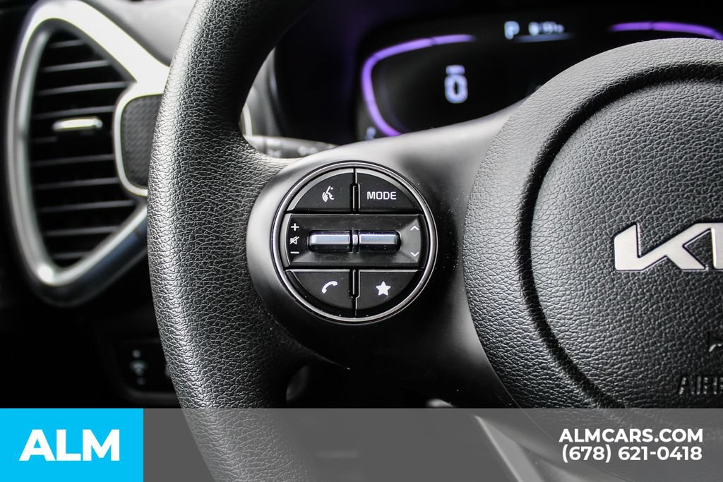 Used 2025 Kia Soul LX w/ LX Technology Package FWD image 27