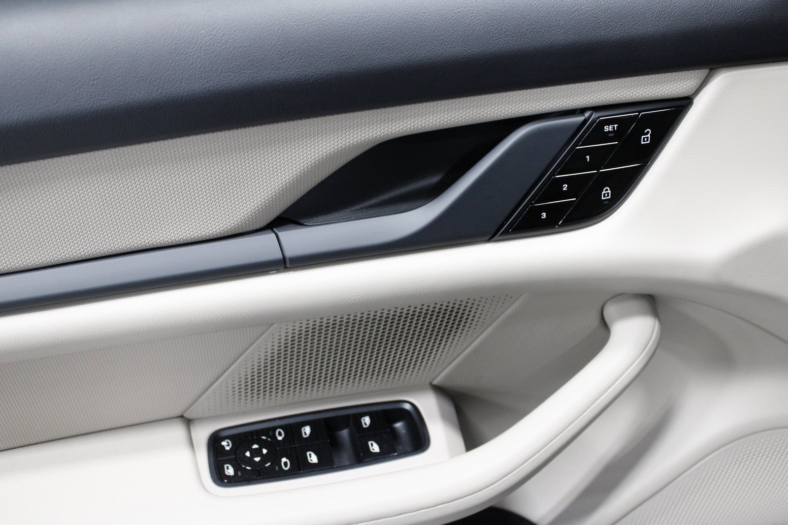 Certified 2021 Porsche Taycan image 25