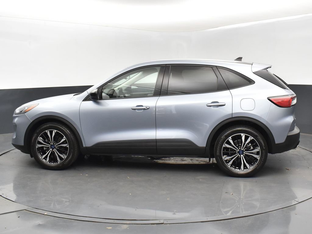 Used 2022 Ford Escape SE w/ SE Sport Appearance Package image 5