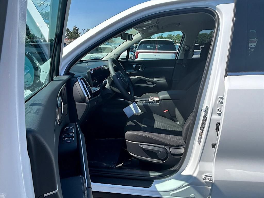 New 2025 Kia Sorento LX image 11