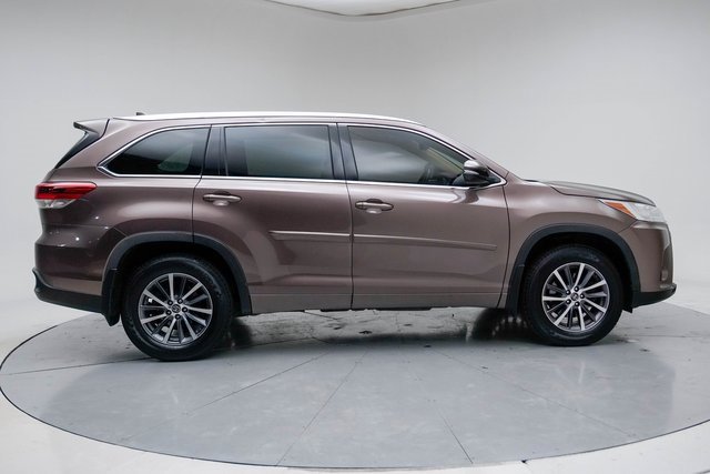 Used 2018 Toyota Highlander XLE image 6