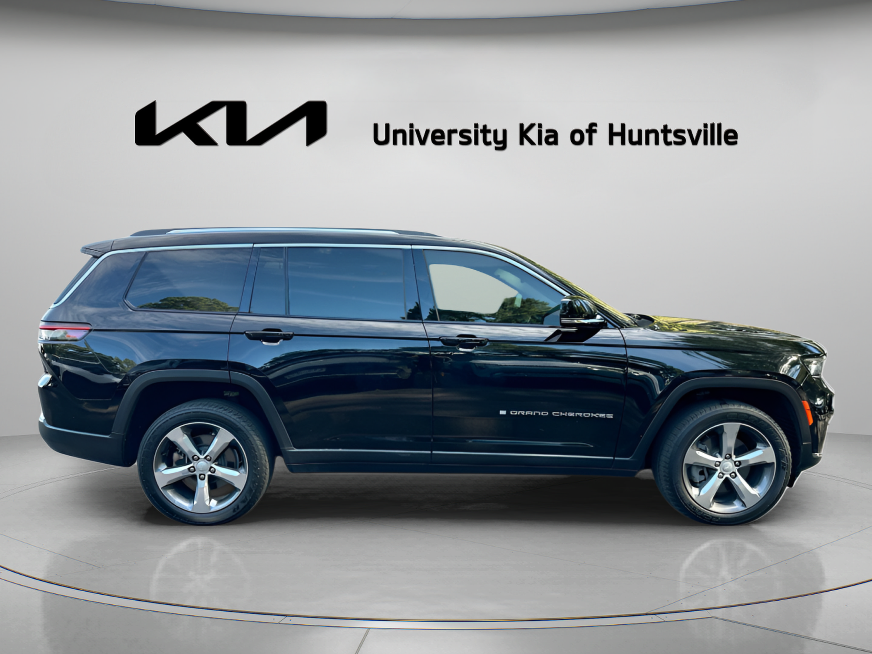 Used 2022 Jeep Grand Cherokee L Limited RWD image 9