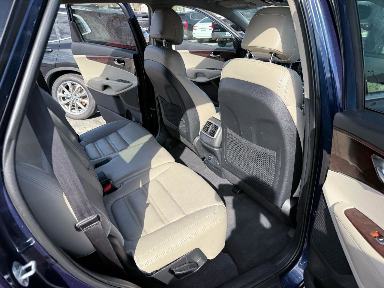 Used 2017 Kia Sorento LX w/ LX Convenience Package image 12