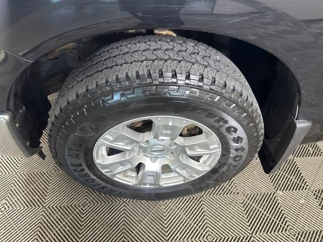 Used 2018 Nissan Titan SV image 10