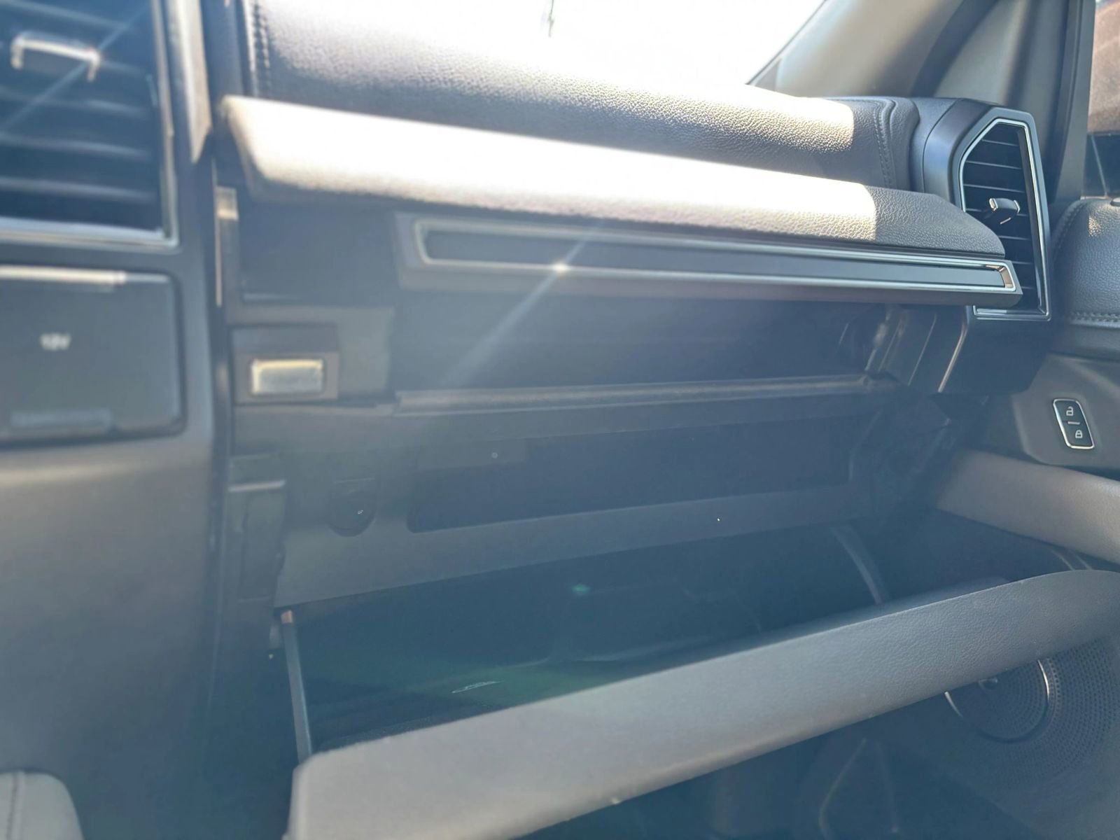 Used 2019 Ford Expedition Max Limited image 32