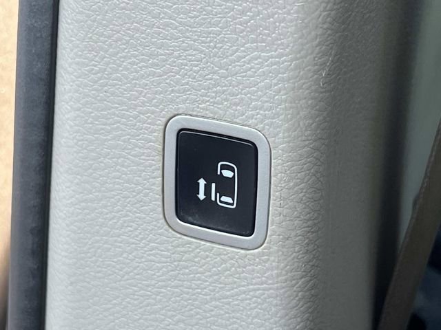 Used 2017 Chrysler Pacifica Touring-L FWD image 16