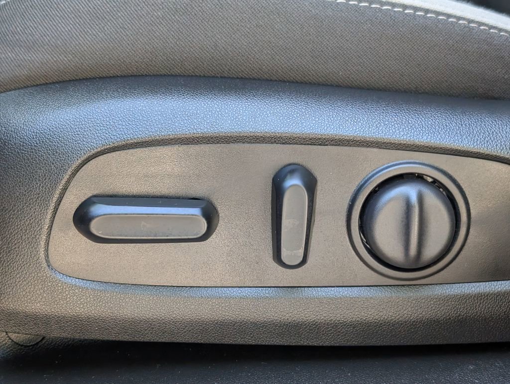 Used 2020 Chevrolet Equinox LT image 37