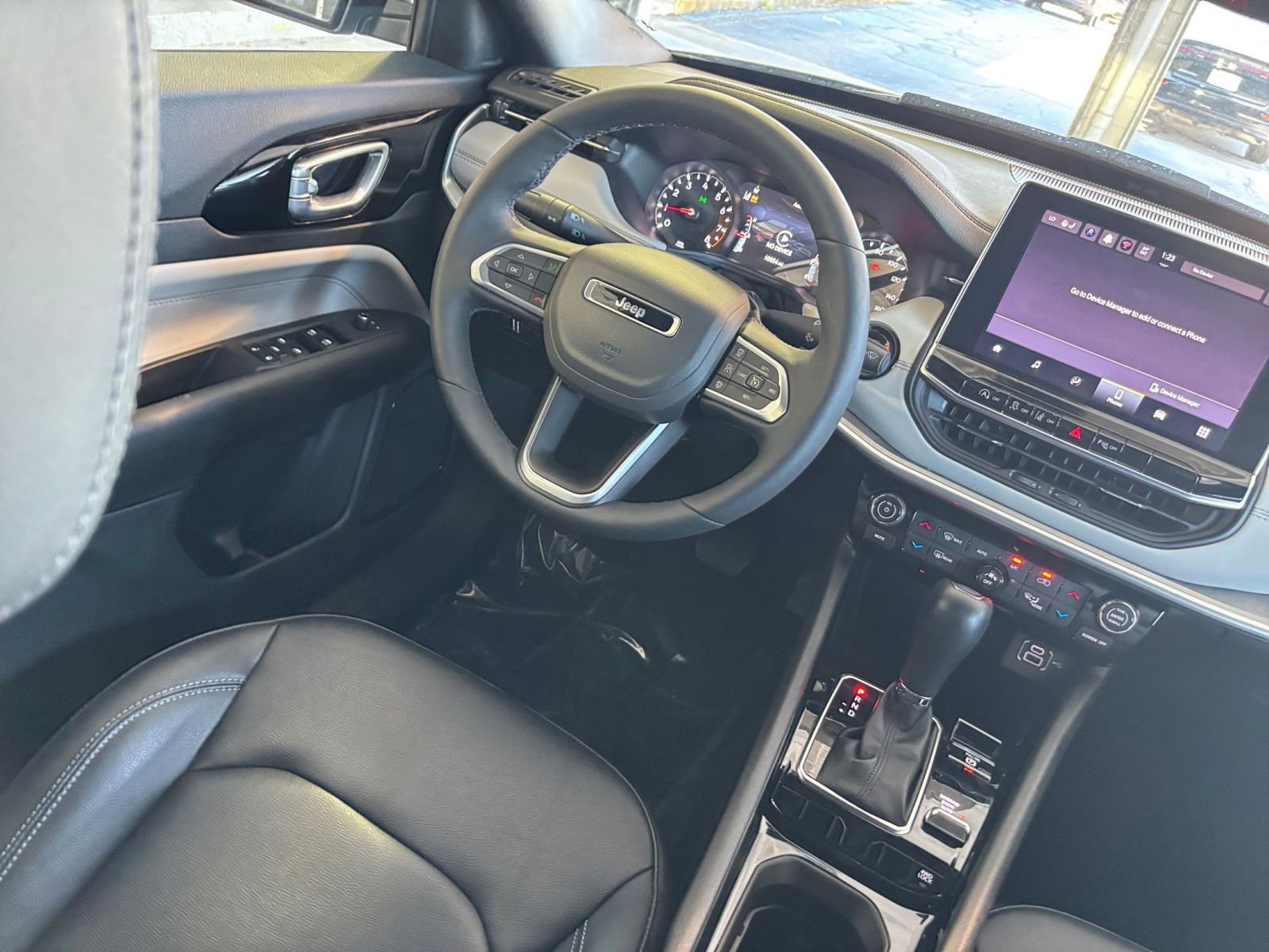 Used 2025 Jeep Compass Limited image 34