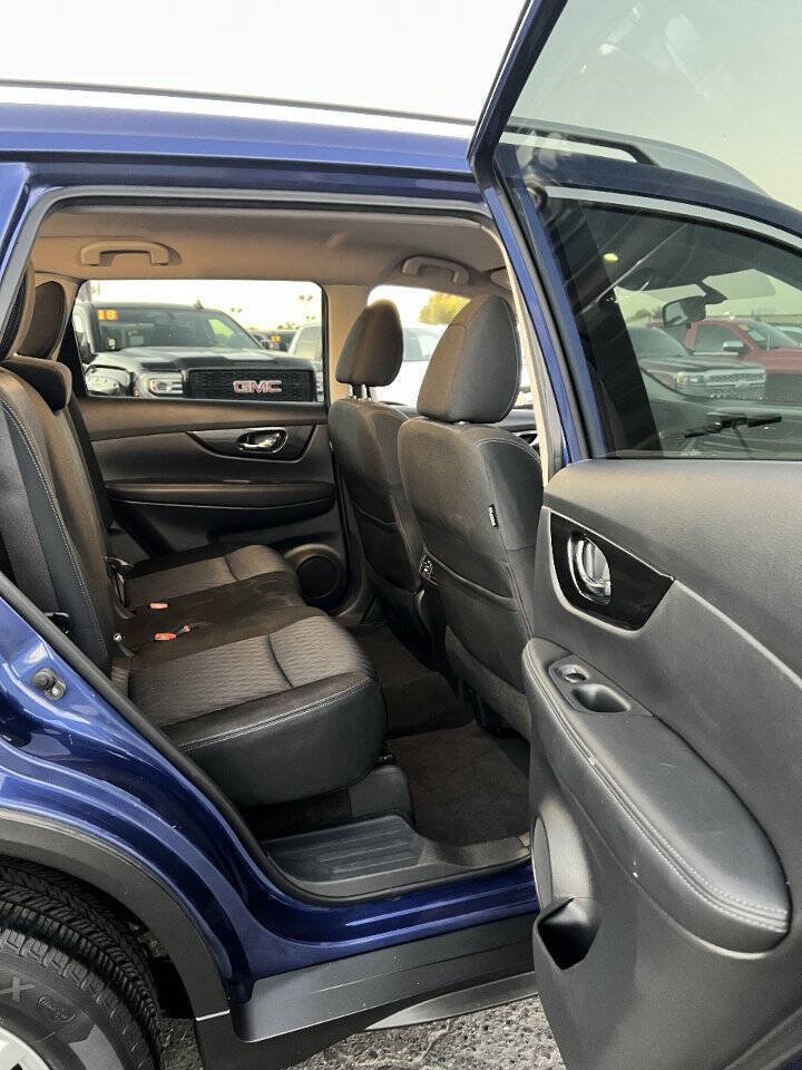 Used 2017 Nissan Rogue SV FWD image 13