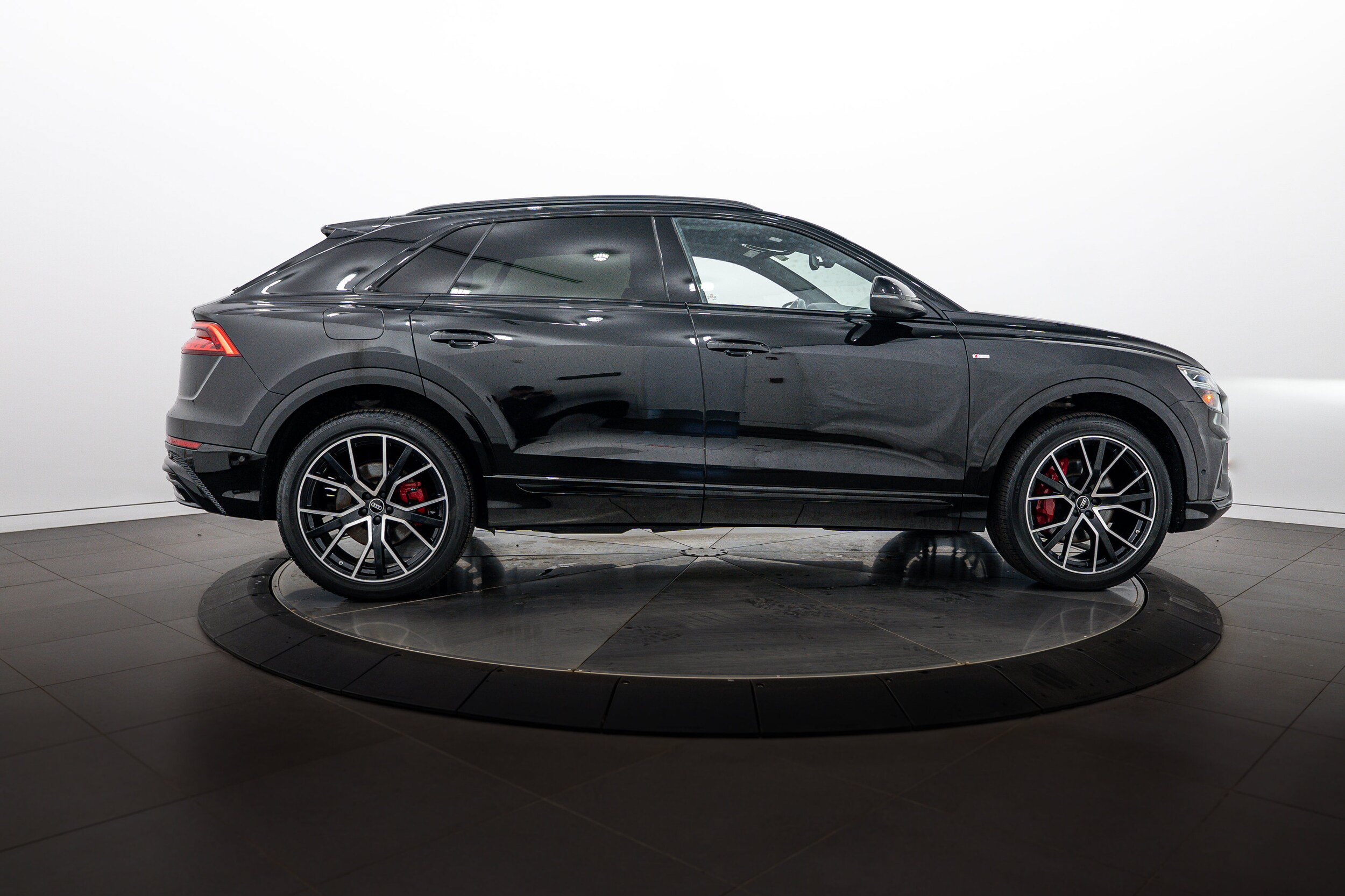 Certified 2022 Audi Q8 Premium Plus AWD/4WD image 3