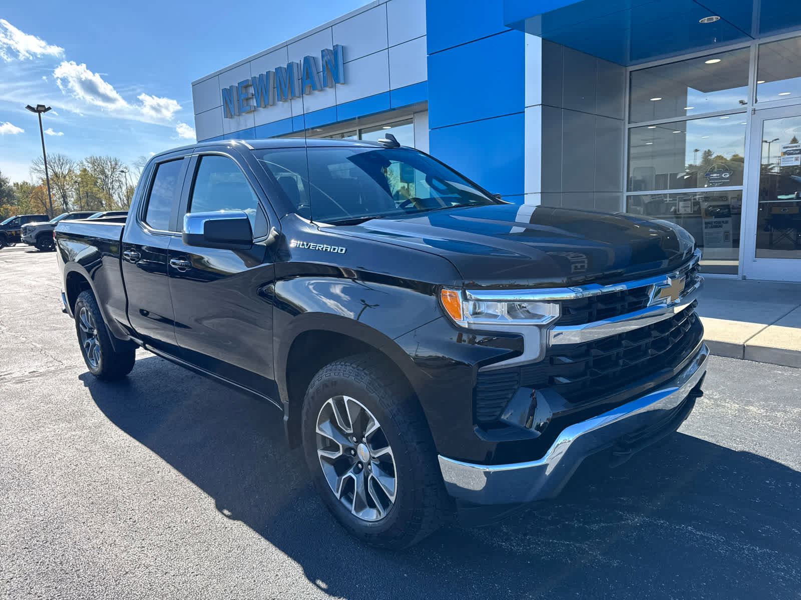 Used 2023 Chevrolet Silverado 1500 LT image 1