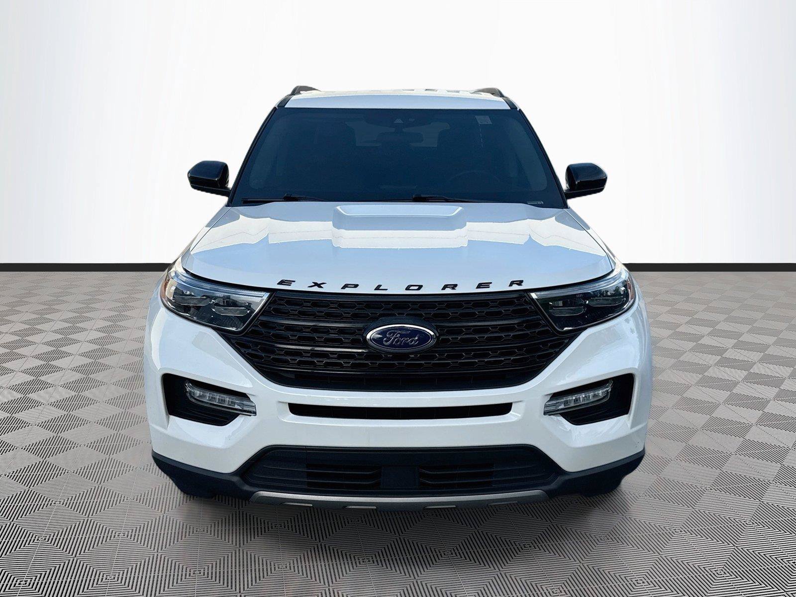 Used 2024 Ford Explorer XLT w/ Equipment Group 202A RWD image 2