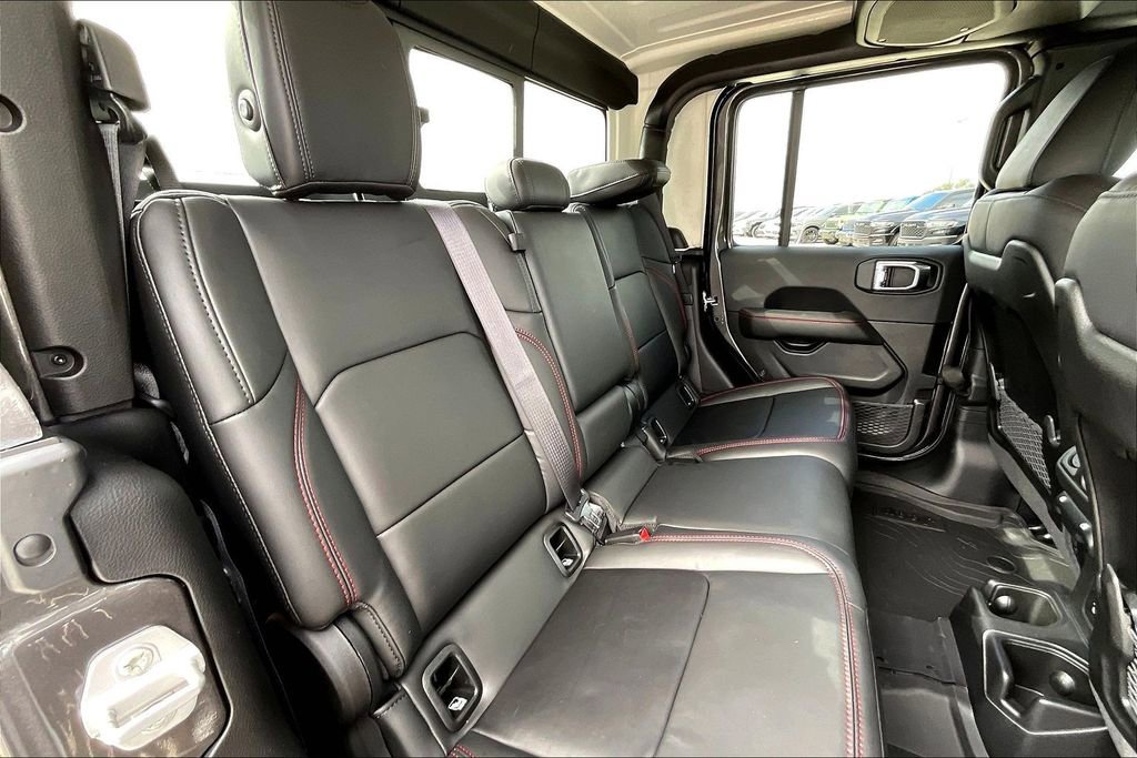 New 2025 Jeep Gladiator Rubicon w/ Convenience Group AWD/4WD image 9