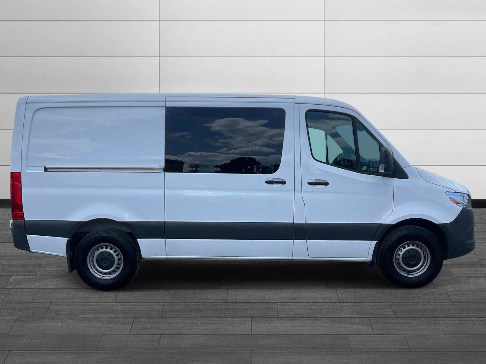 Used 2024 Mercedes-Benz Sprinter 2500 image 2
