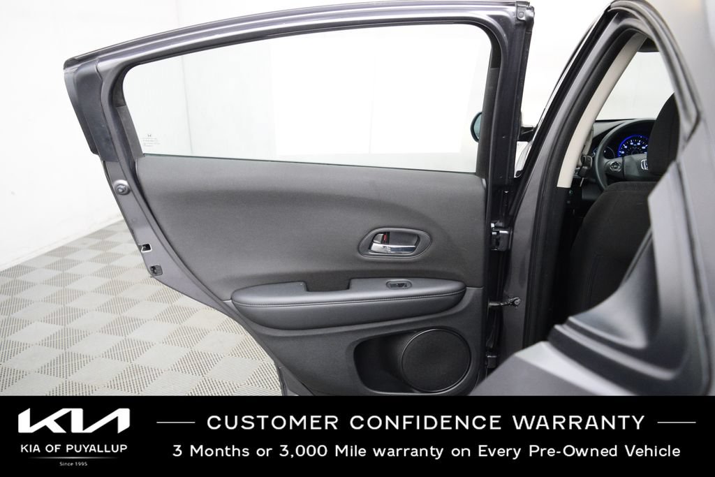 Used 2018 Honda HR-V LX image 11