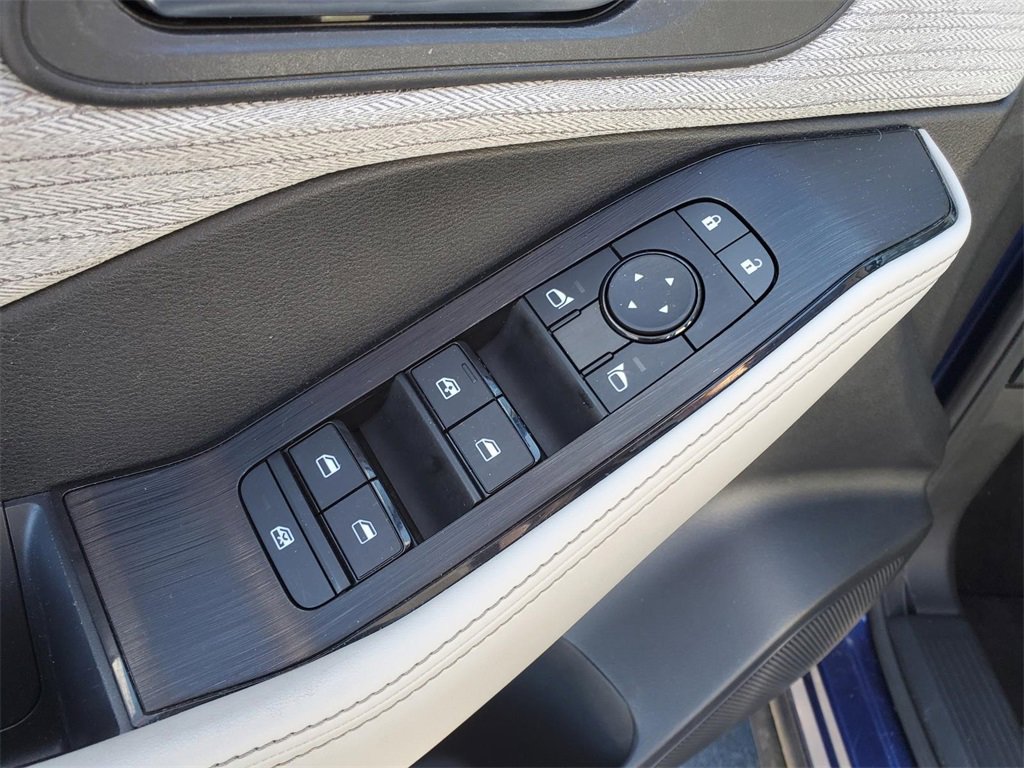 Certified 2023 Nissan Rogue SV image 18