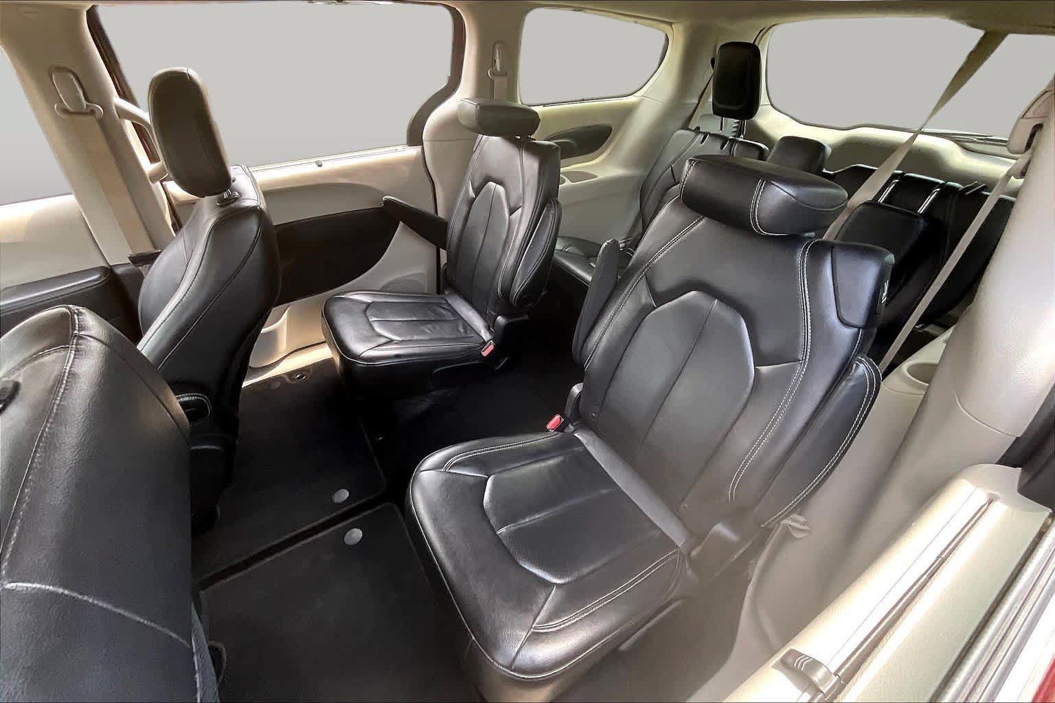 Used 2022 Chrysler Pacifica Touring-L FWD image 20