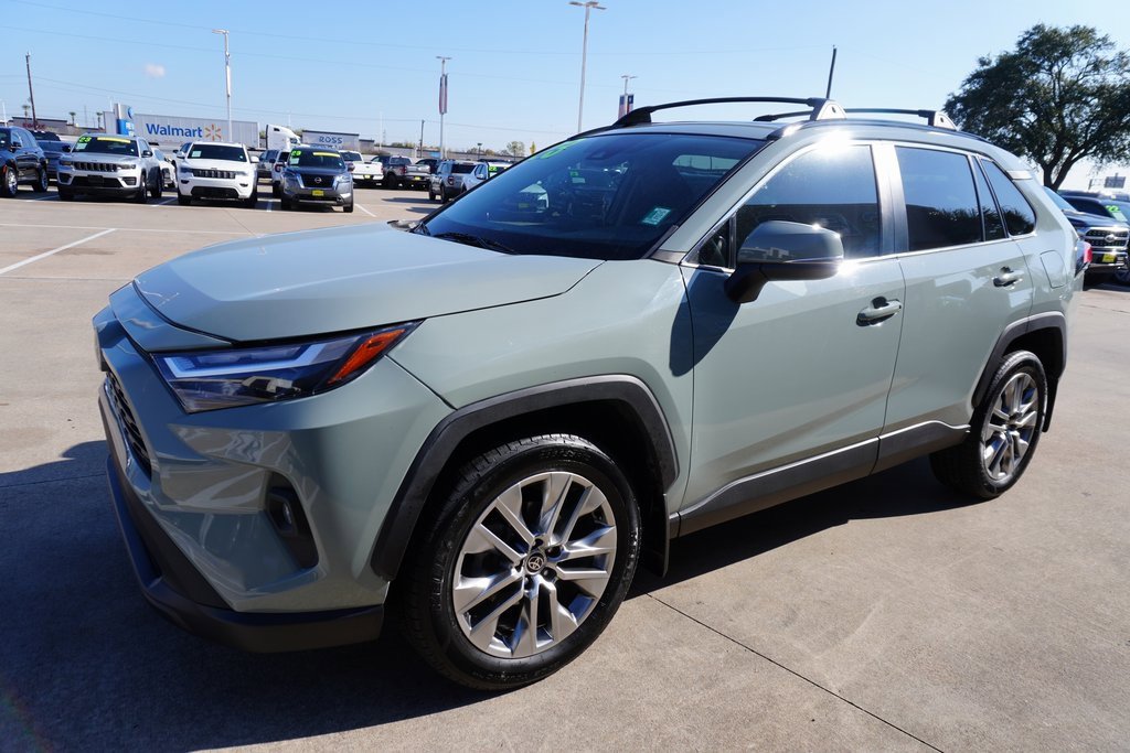 Used 2023 Toyota RAV4 XLE Premium image 3