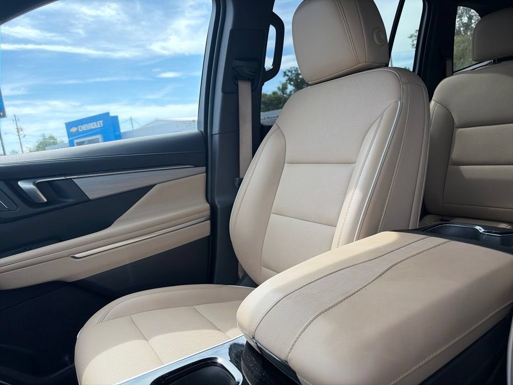 Used 2025 Buick Enclave Preferred FWD image 24