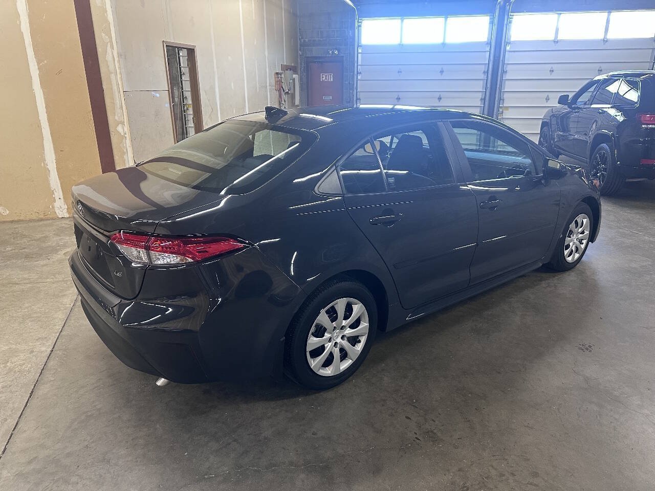 Used 2023 Toyota Corolla LE FWD image 3