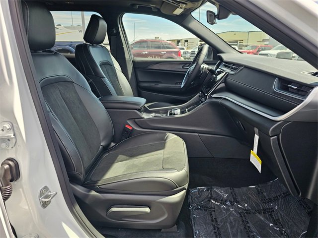 New 2025 Jeep Grand Cherokee L Altitude image 15