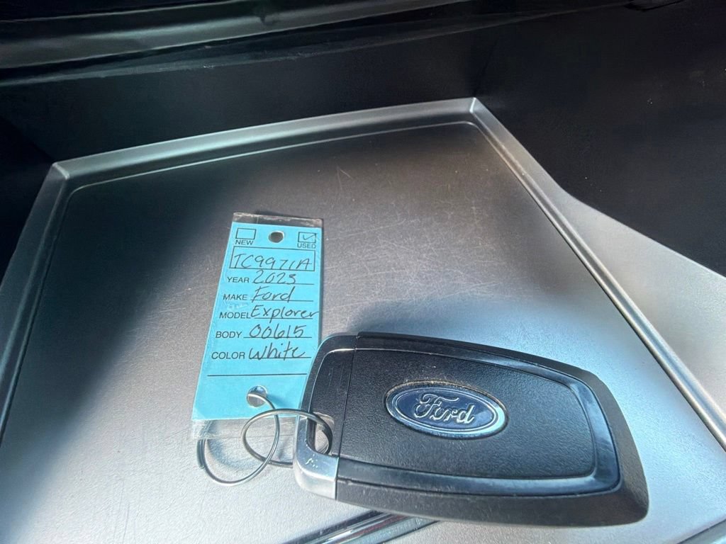 Used 2023 Ford Explorer ST-Line AWD/4WD image 30