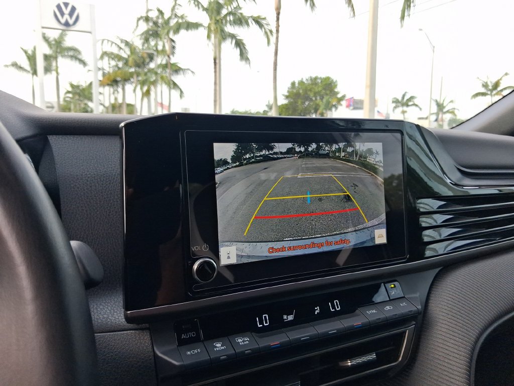 Used 2025 Toyota Camry SE FWD image 23