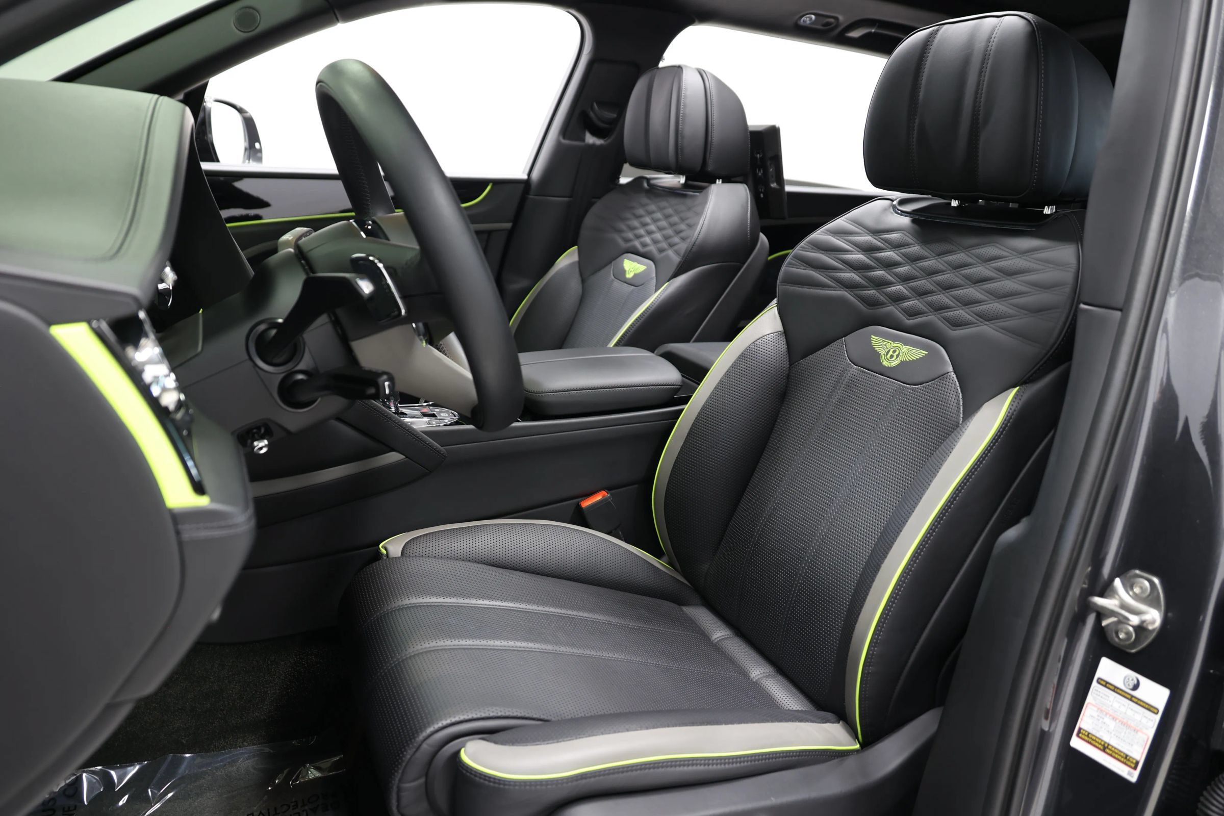 Used 2023 Bentley Bentayga Extended Wheelbase AWD/4WD image 3
