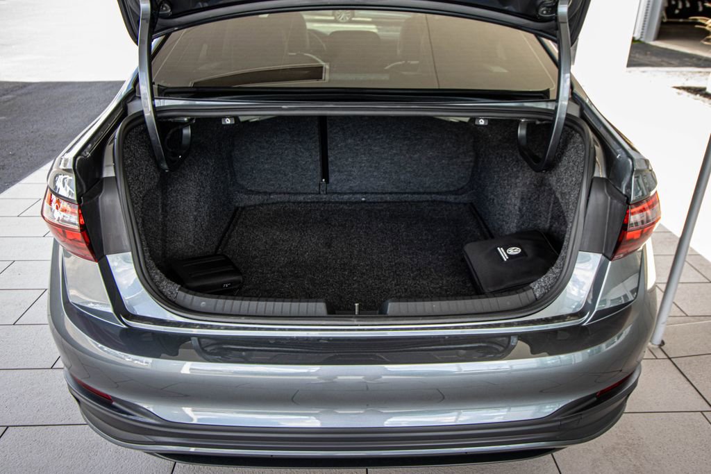 Certified 2022 Volkswagen Jetta SE image 16