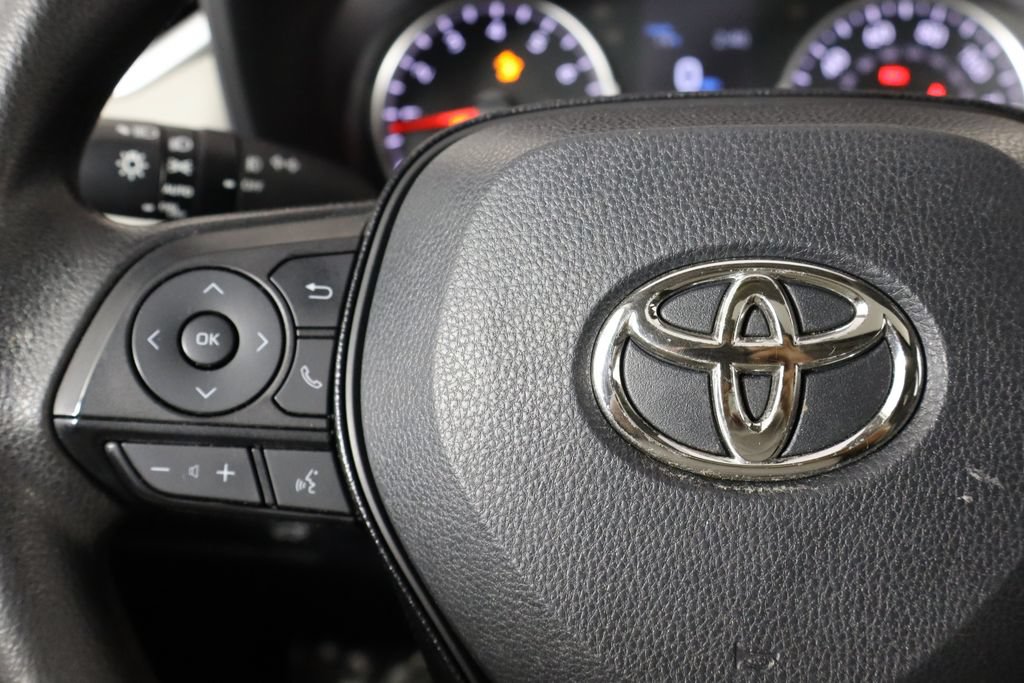 Used 2021 Toyota RAV4 XLE w/ Convenience Package FWD image 8