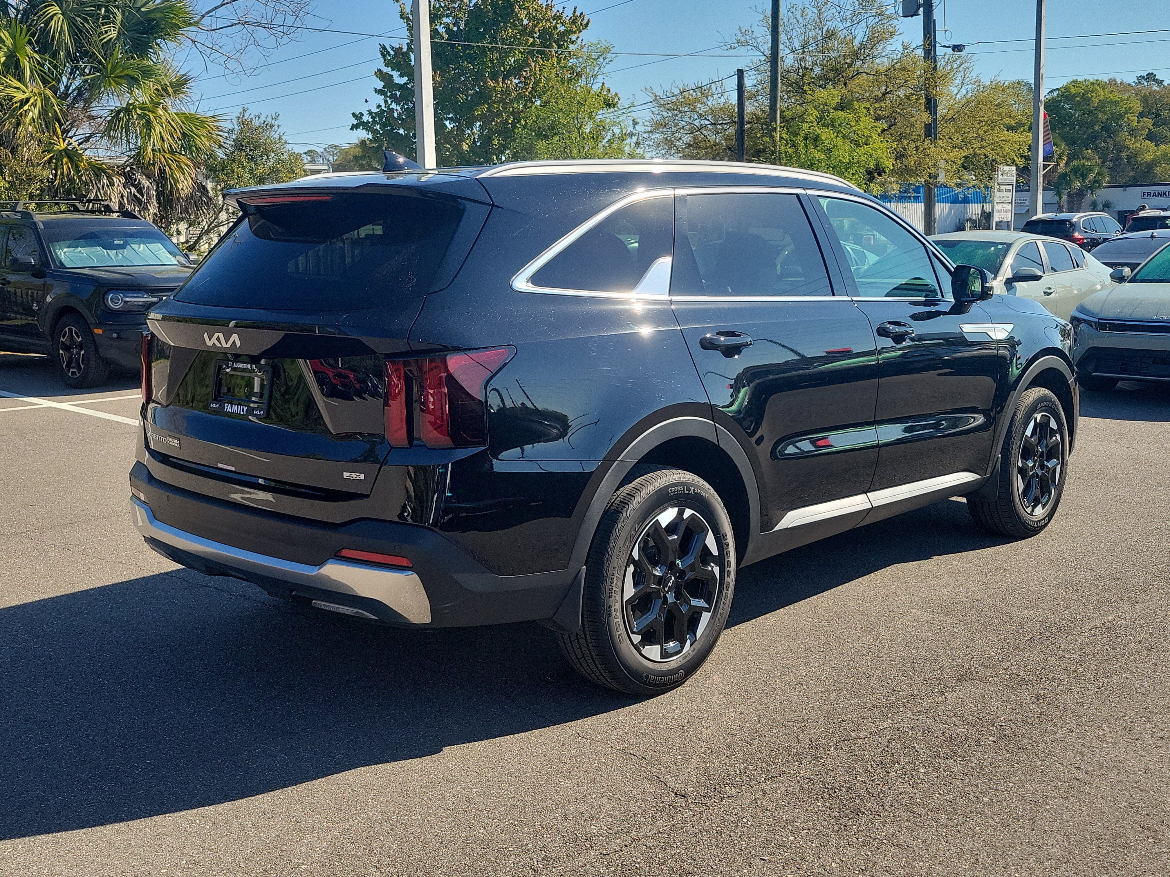 Certified 2025 Kia Sorento S image 6