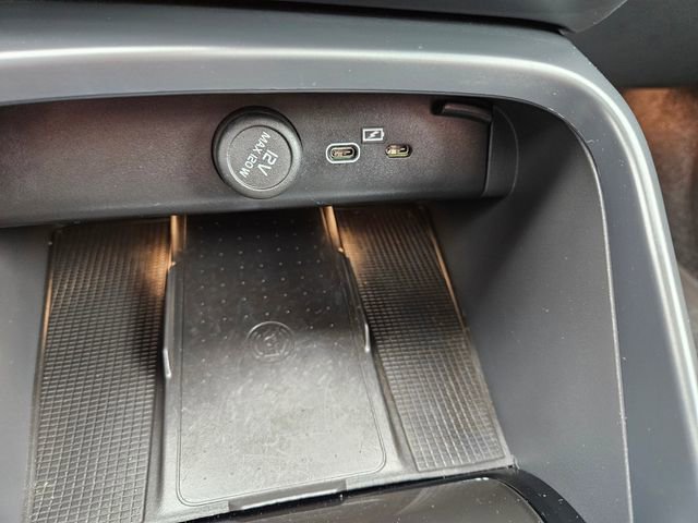 Used 2023 Volvo XC40 Recharge Ultimate w/ Protection Package Premier AWD/4WD image 27