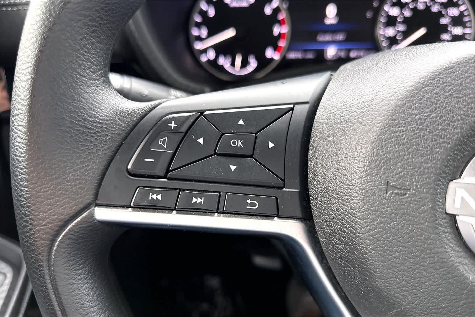 Used 2025 Nissan Sentra SV FWD image 24