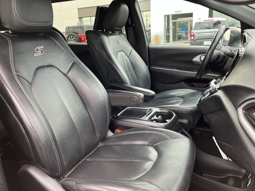 Used 2020 Chrysler Pacifica Touring-L Plus image 39